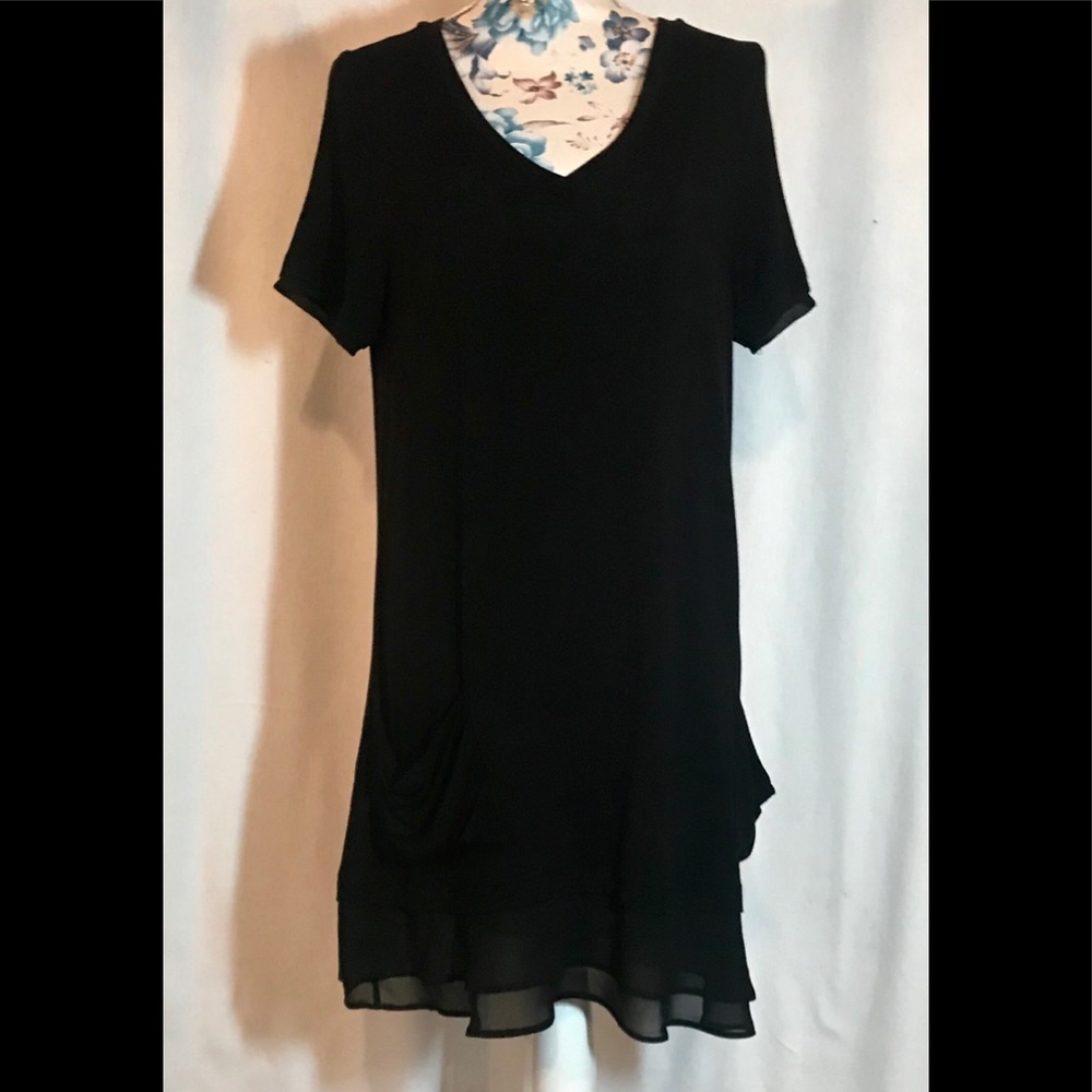 Lori Goldstein Black Shortsleeved Top Ruffled Hem
